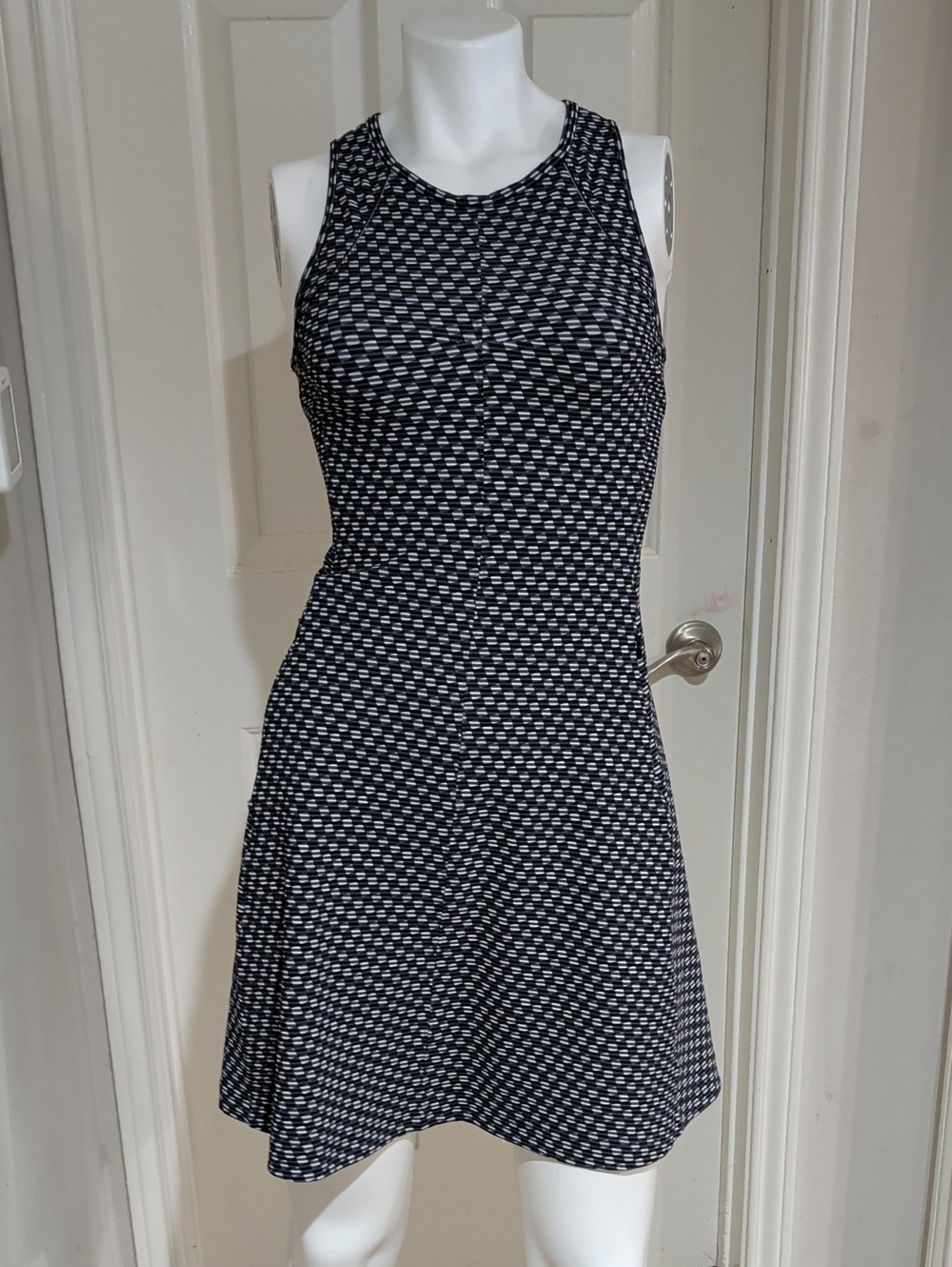 Lululemon Athletica Sleeveless Black/ White Athletic Fit & Flare Dress Size 4 US